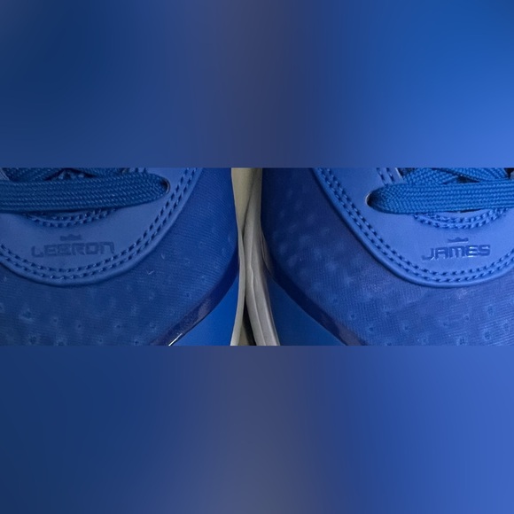 Nike Lebron 8 V/2 Low Blue & Volt Sneakers, Size 15 - Picture 11 of 13